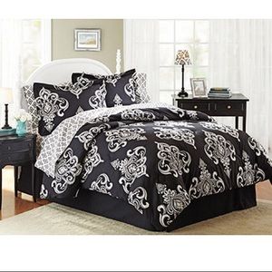 Queen size damask bedding set